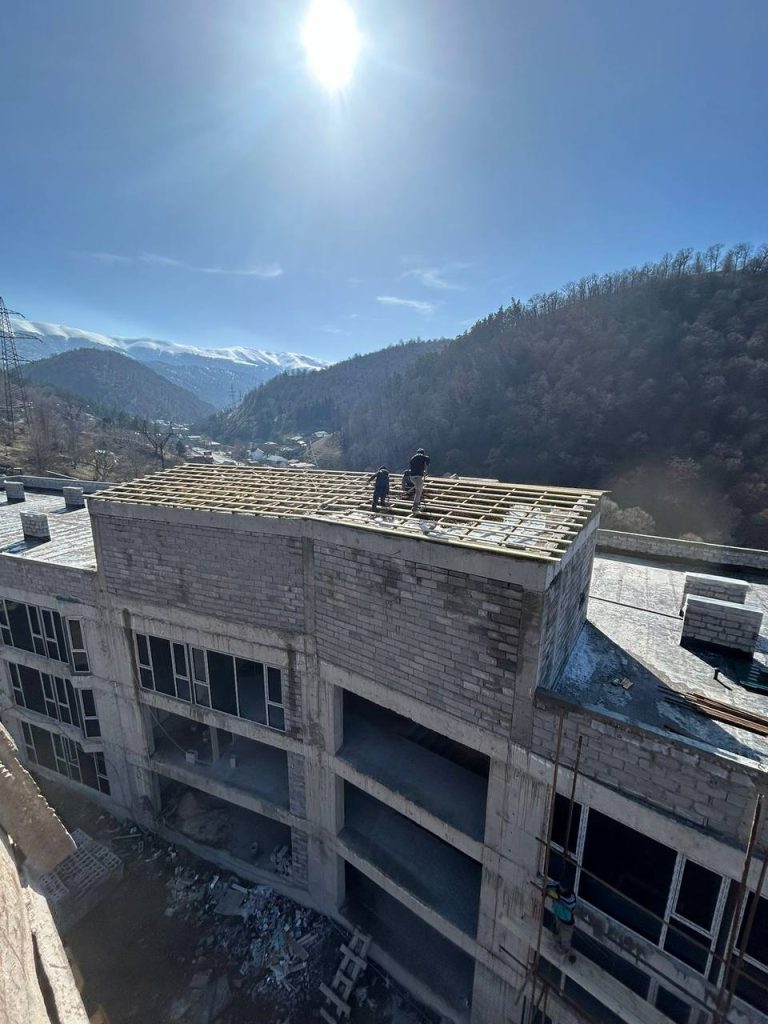 photo_5422408018521350368_y