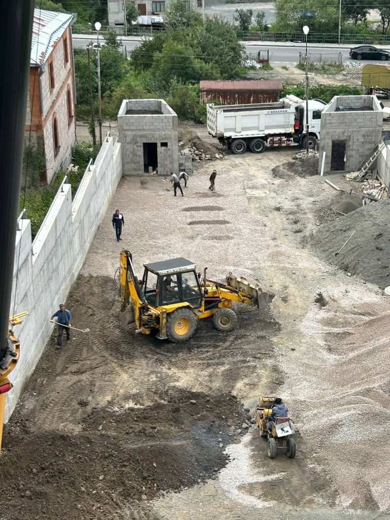 photo_5422408018521350372_y