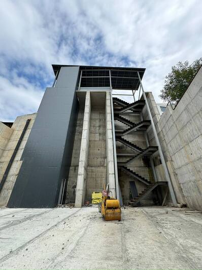 photo_5422408018521350389_y