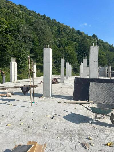 photo_5422408018521350398_y